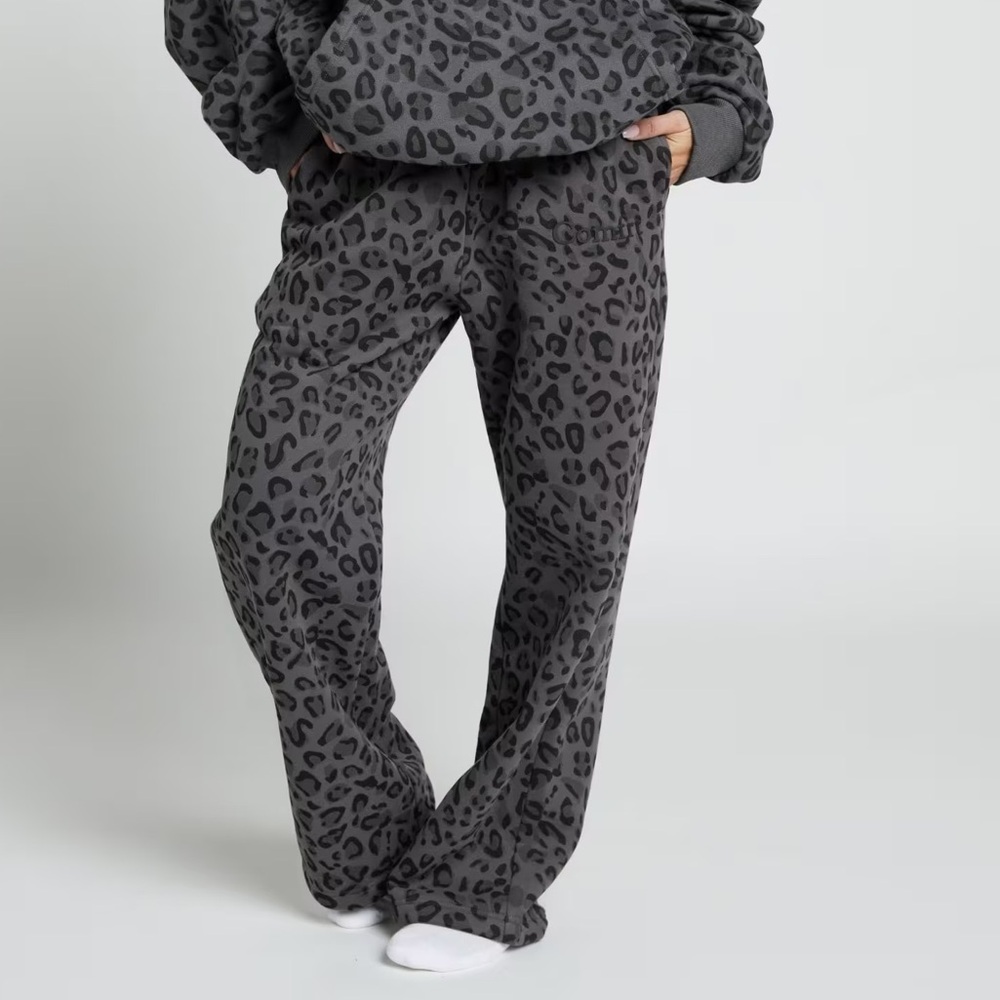 Like New Comfrt Minimalist Straight Leg Sweatpants in Panther